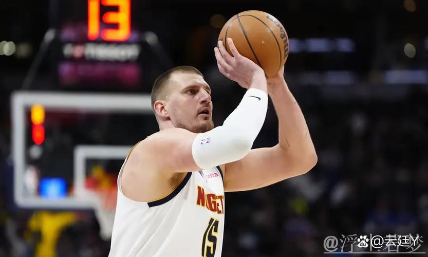 约基奇接默里背后妙传命中三分